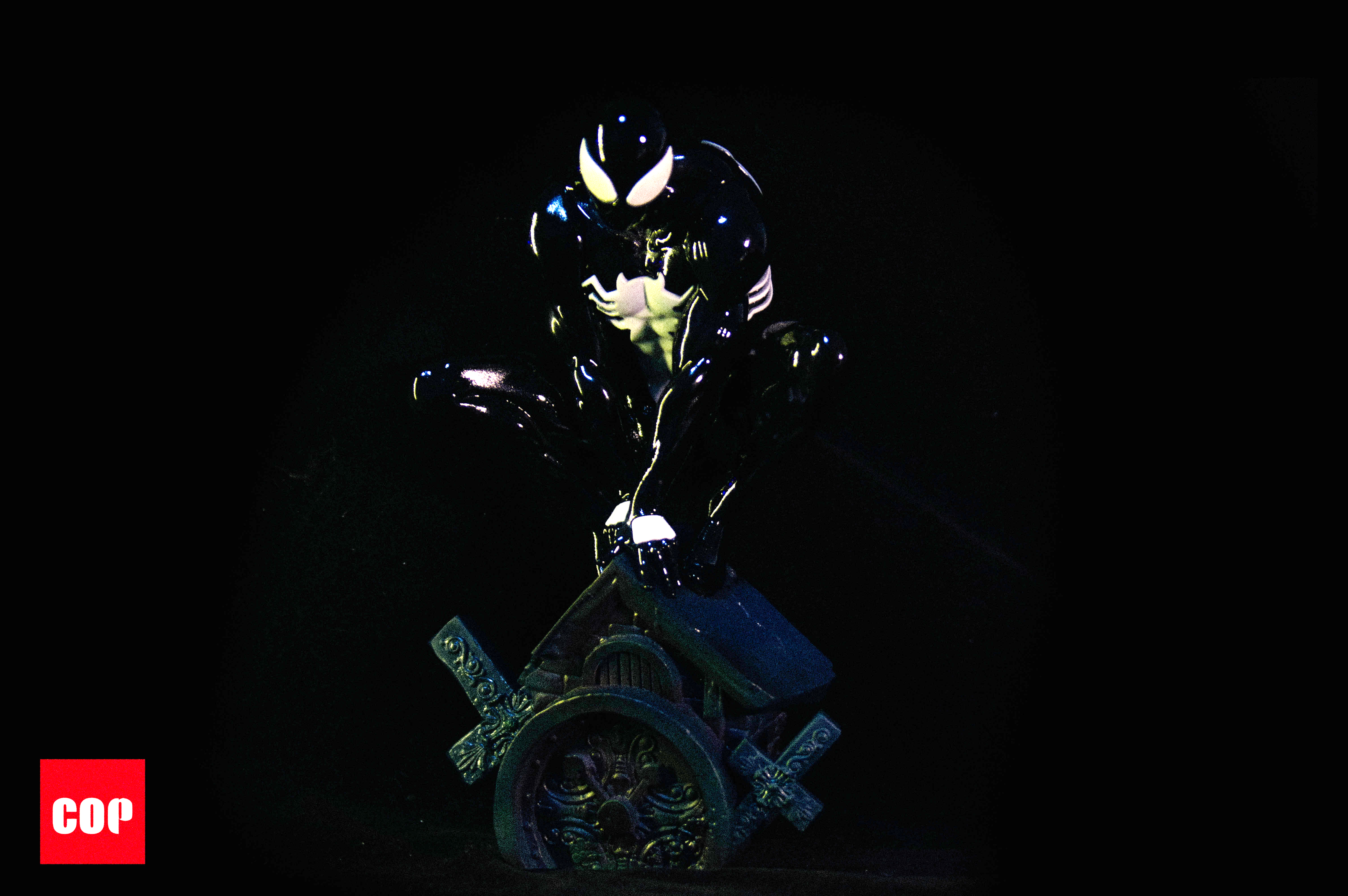 PRE-ORDER COP Studio - Marvel Rainy Night Spider-Man 1/8 Statue(GK)