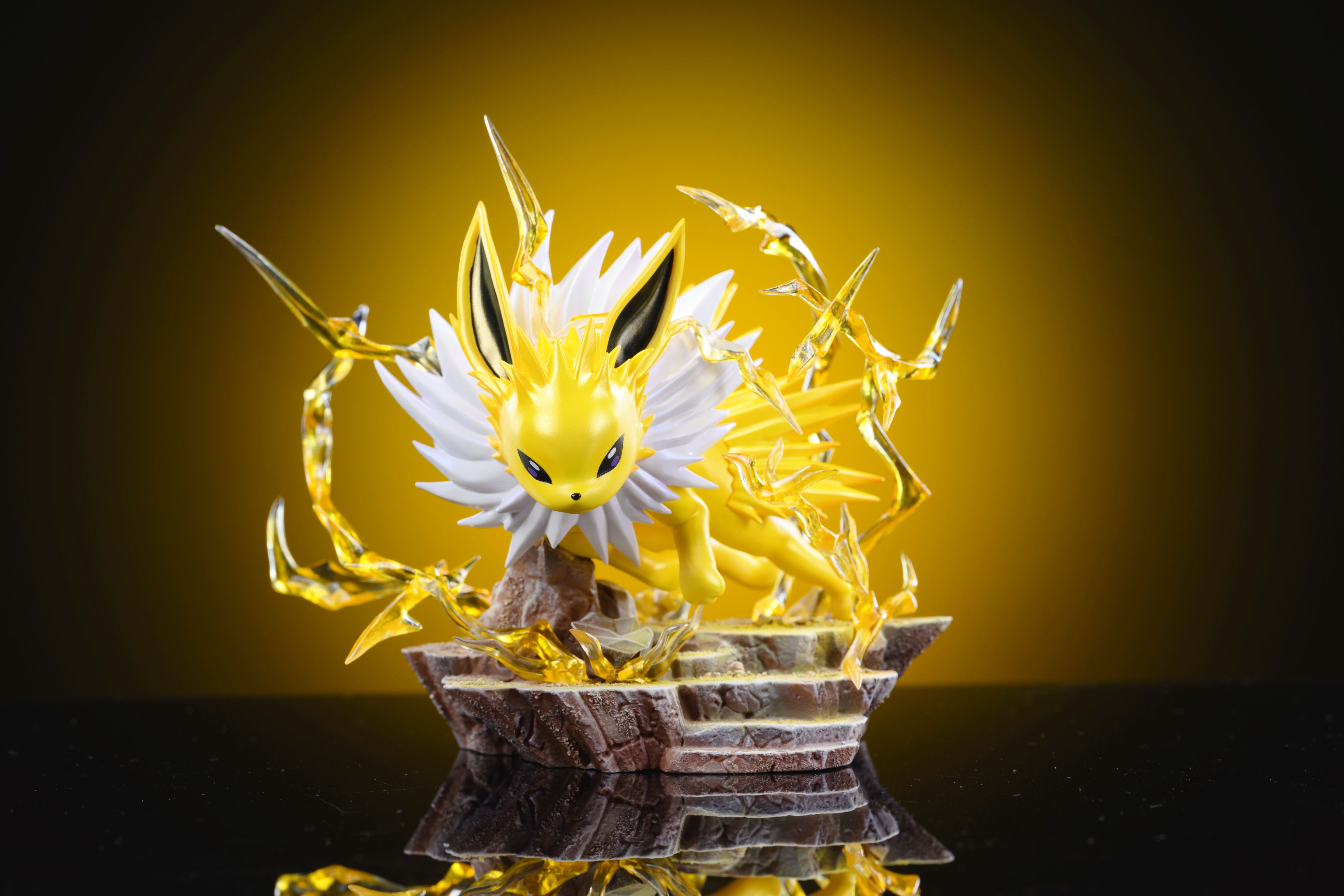 PRE-ORDER Digital Monster Studio - Pokemon Eevee Family #2 Jolteon Statue(GK)
