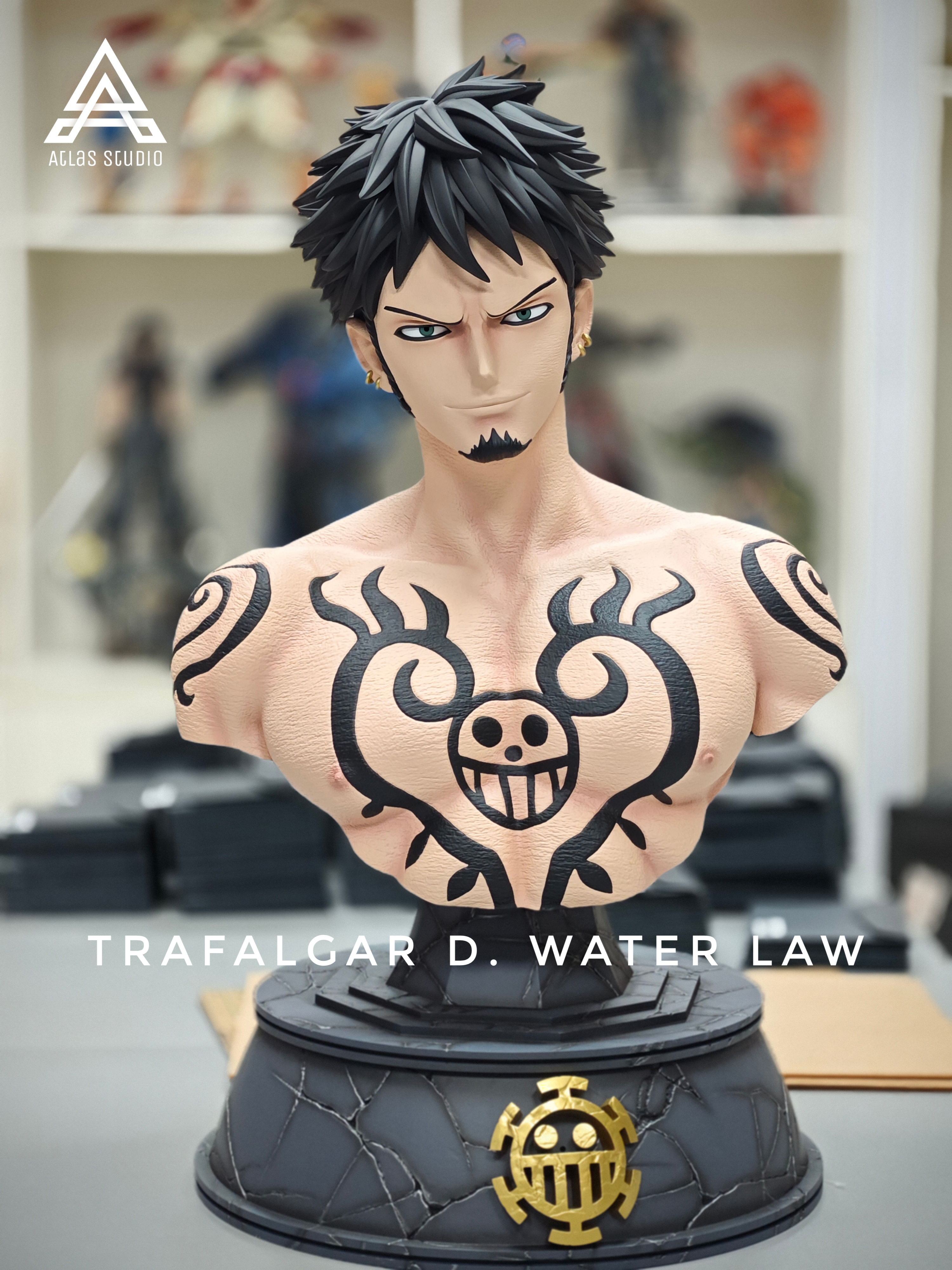 PRE-ORDER Atlas Studio - One Piece Trafalgar D. Water Law Bust 1/1 & 1/4 Statue(GK)
