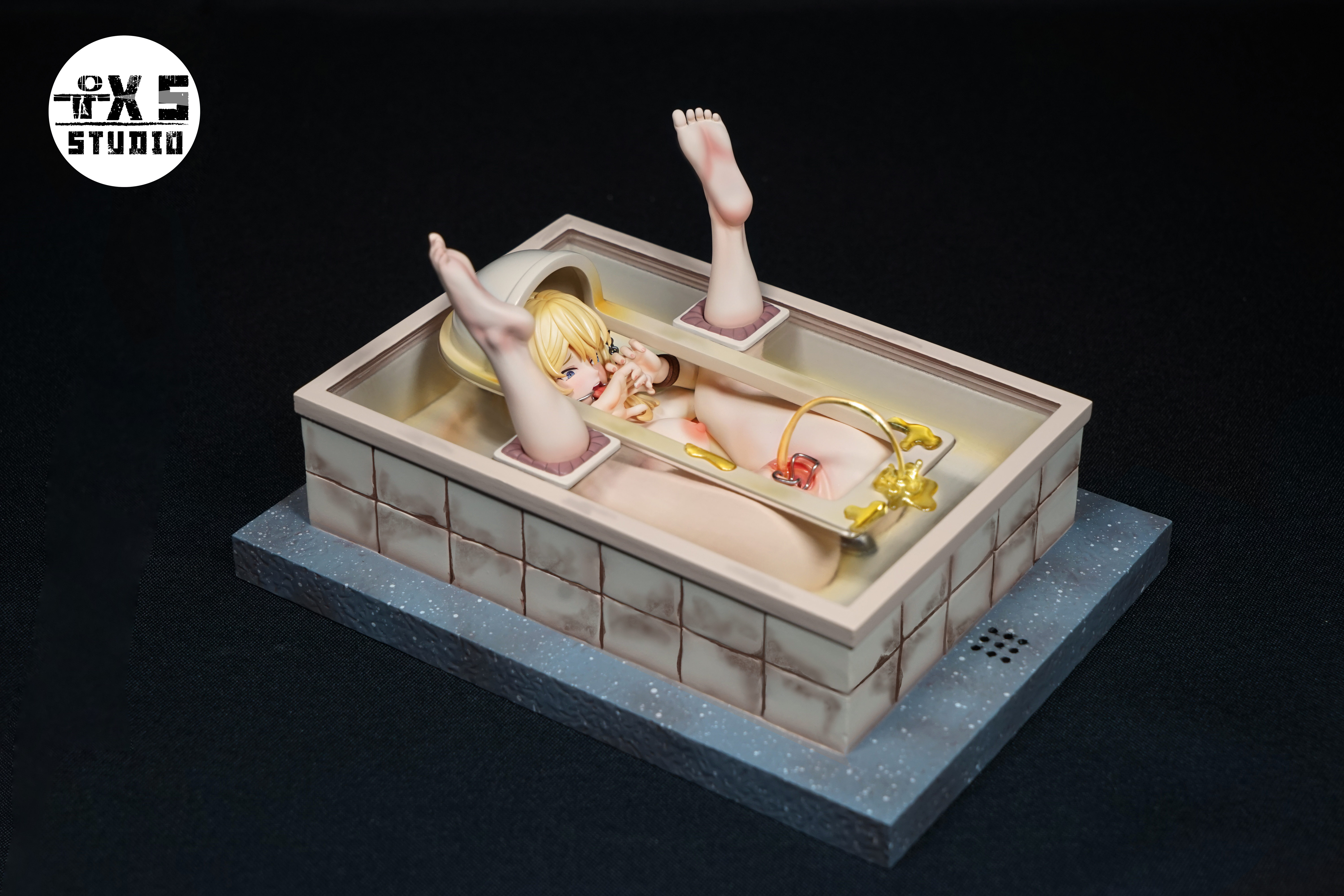 PRE-ORDER T.X.S Studio - 'Squatting pan' 1/6 Statue(GK) (Adult 18+)