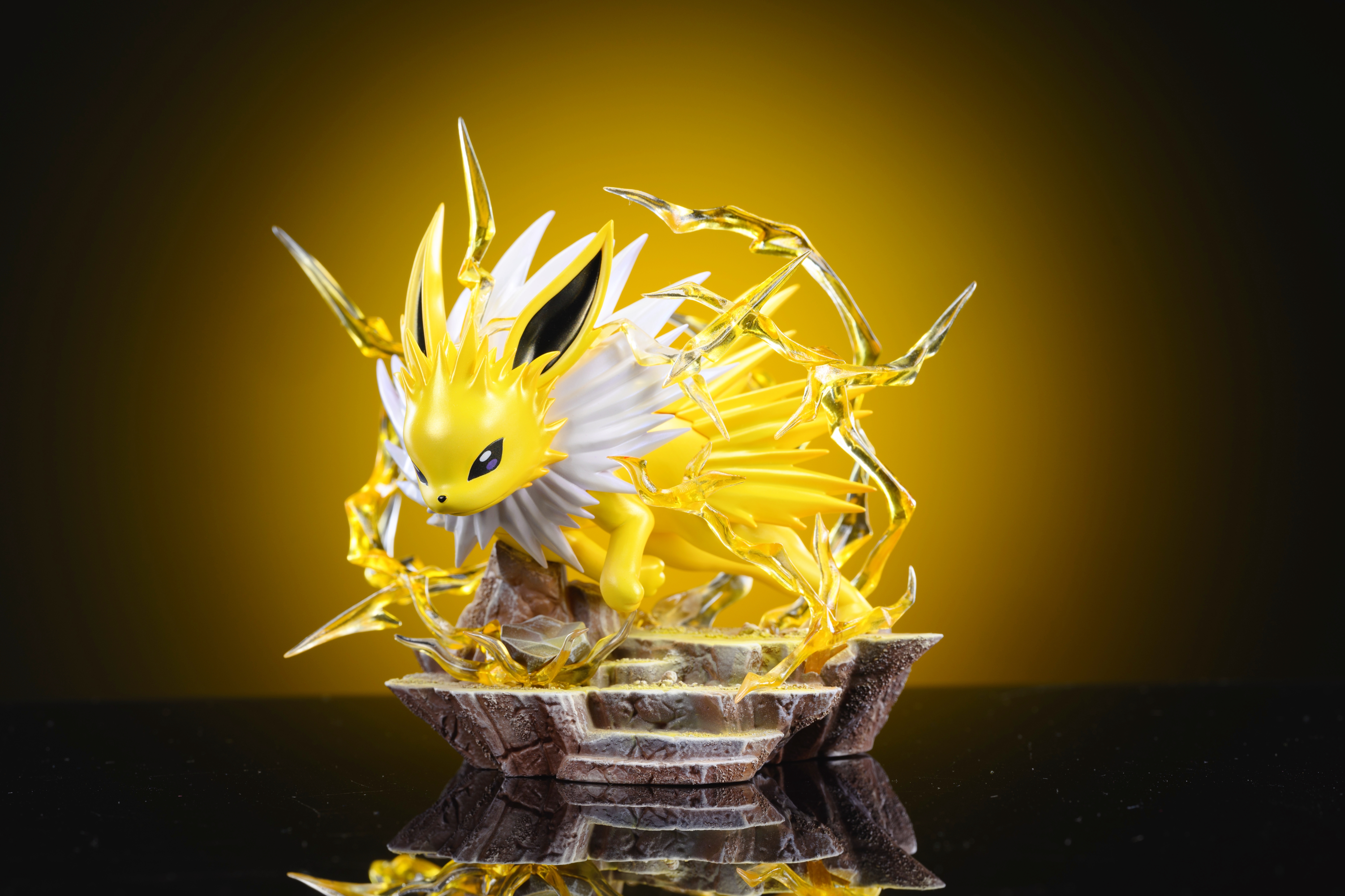 PRE-ORDER Digital Monster Studio - Pokemon Eevee Family #2 Jolteon Statue(GK)